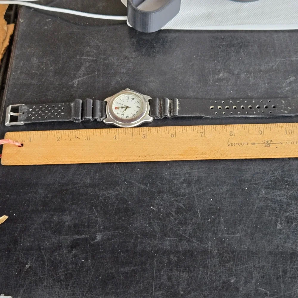 vintage Victorinox Swiss Army Watch Stainless Steel Date Black Strap 8